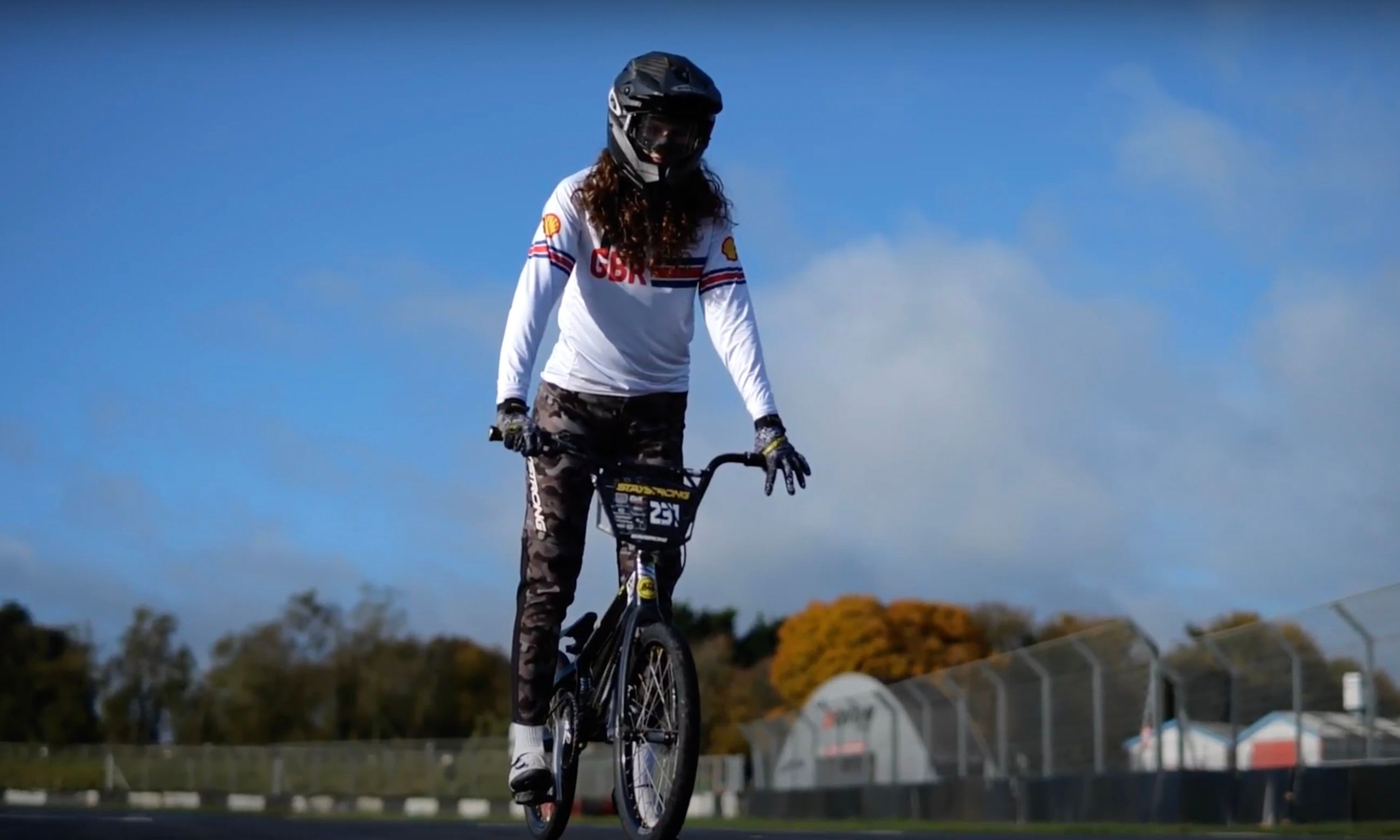 Road bike versus MTB BMX and track cycling the ultimate drag